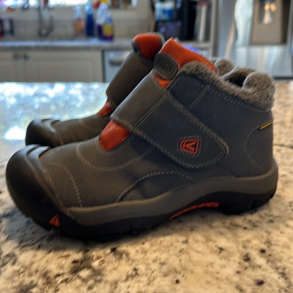 Boys keen boots size 3 - Picture 3 of 6
